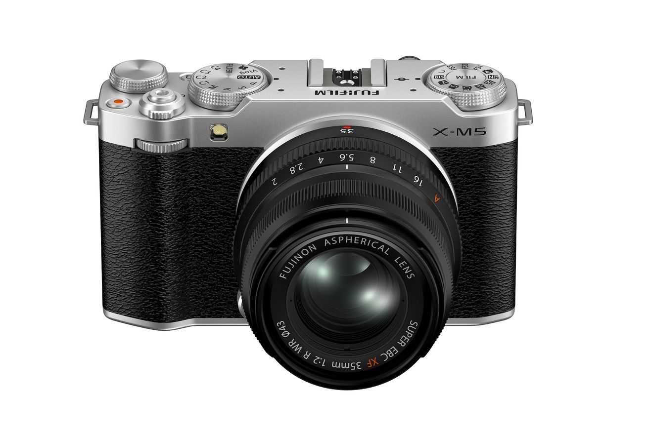 Fujifilm goes after aspiring vloggers with its new 0 X-M5 camera